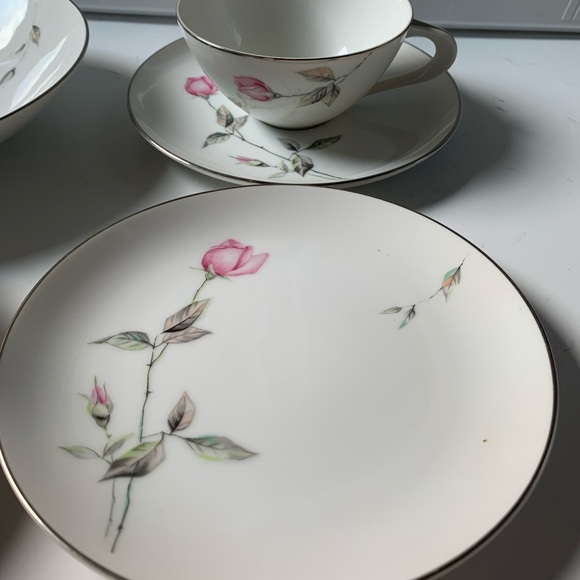 Vintage Fine China Dinner Set - Picture 2 of 4